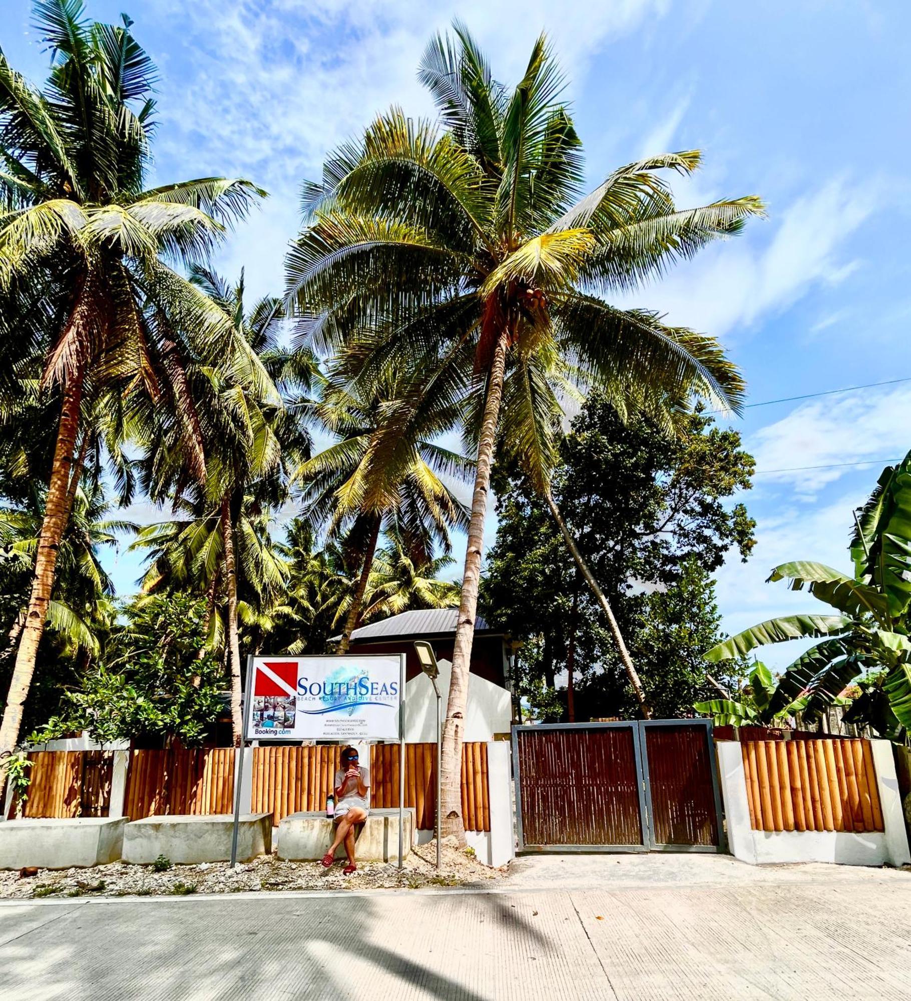 Southseas Beach Resort And Dive Center Santander Zewnętrze zdjęcie